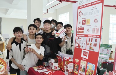 그래픽 디자인 작품 전시회: 열정이 현실이 되는 공간